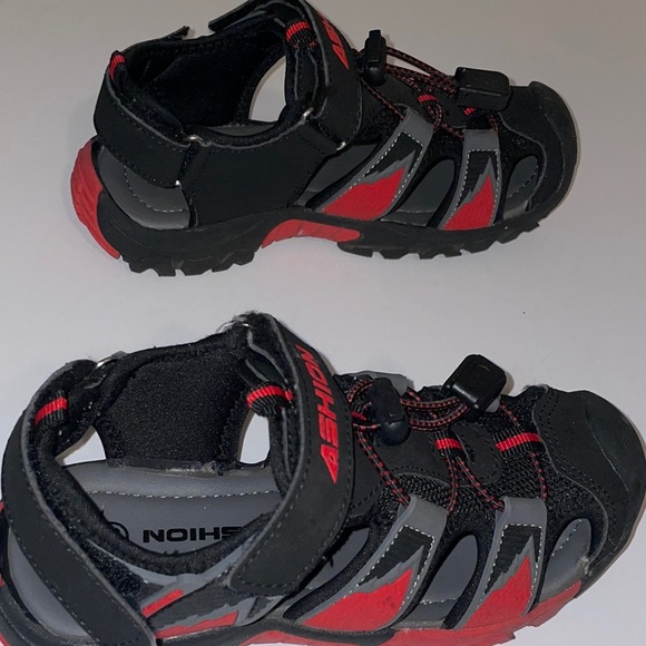 Black and Red Outdoor Sandals with Textured Sole - Picture 4 of 11